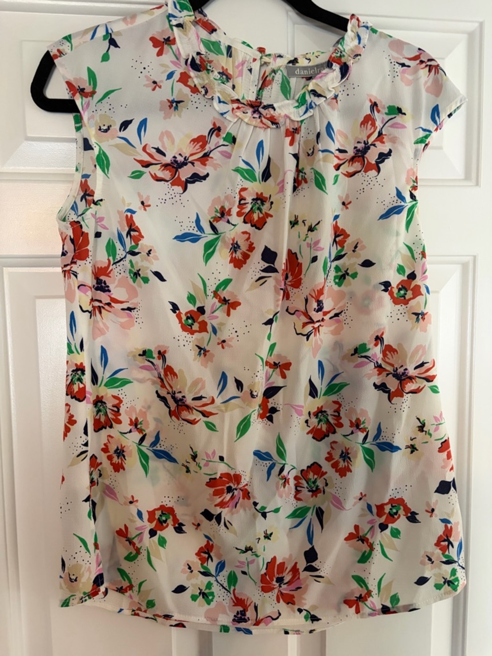 Daniel Rainn Cream Floral Ruffle-Neck Sleeveless Blouse - NWT